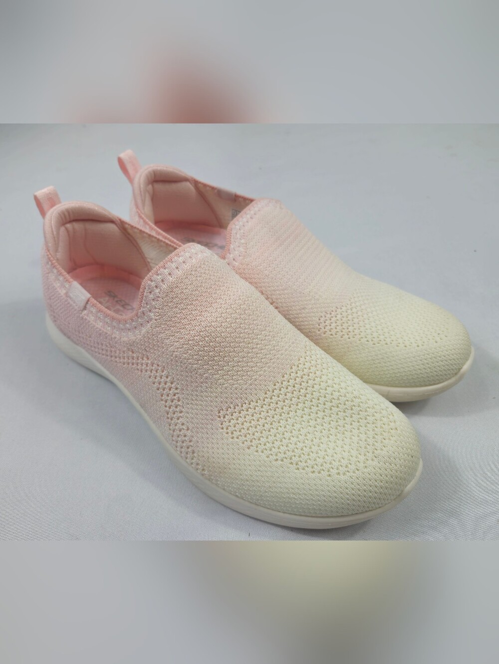 Skechers Womens 7.5 Memory Foam Slip-On Knit Sneakers - Pink and Cream Gradient